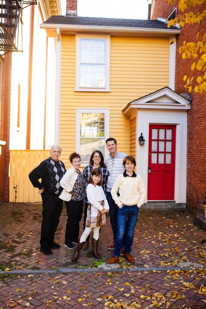 Extended family portrait session on the east side of Providence 