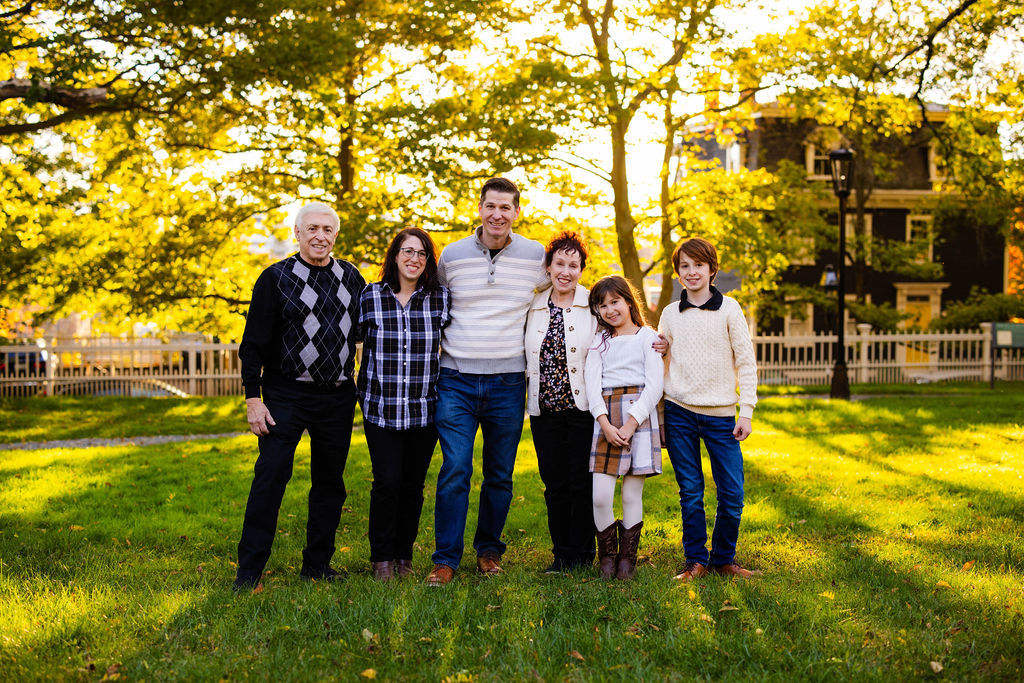 Extended family portrait session on the east side of Providence 