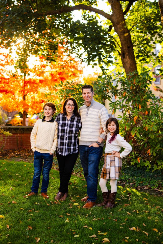 Extended family portrait session on the east side of Providence 