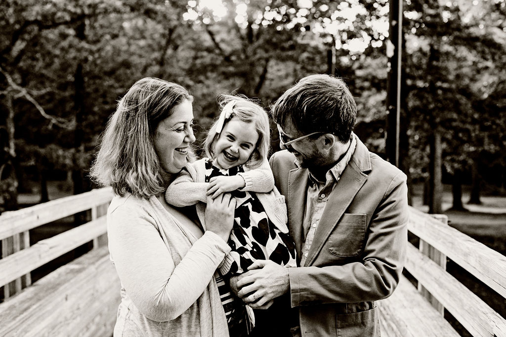 Extended family portrait session at with photographer at Goddard Park in East Greenwich, RI