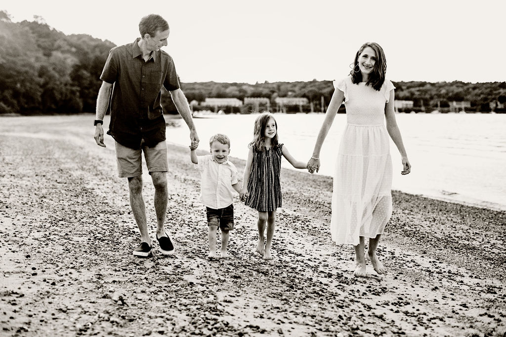 Extended family portrait session at with photographer at Goddard Park in East Greenwich, RI