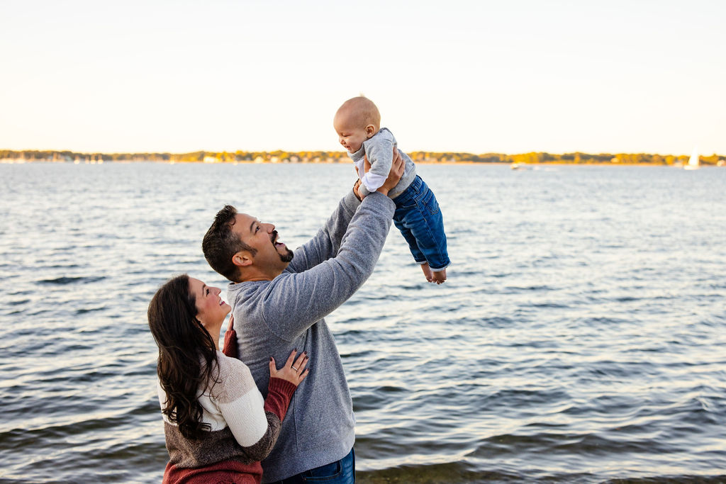 Family Portrait in Goddard Park in East Greenwich 