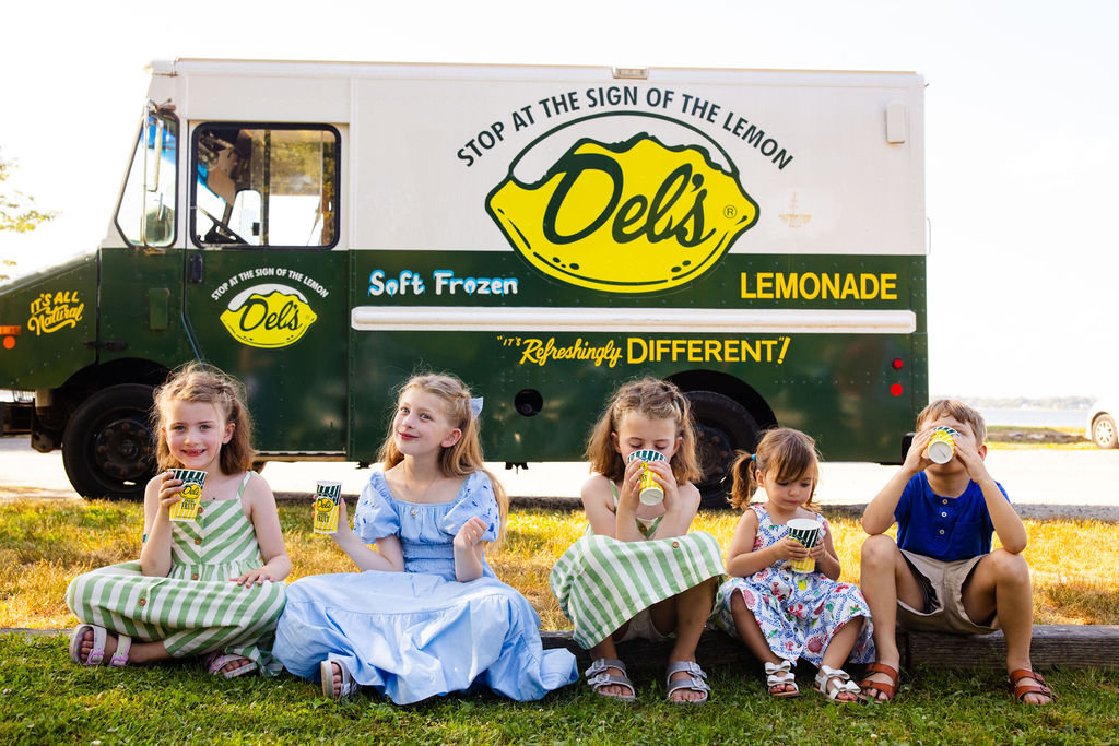Kids in front of Del's at Goddard Park in East Greenwich during their extended family photo session